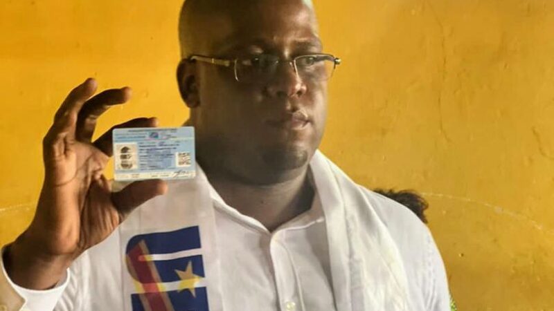 Enrôlement à Kasumbalesa: l’UDPS Christian Lumpungu obtient sa carte d’électeur et sensibilise la population à suivre son exemple