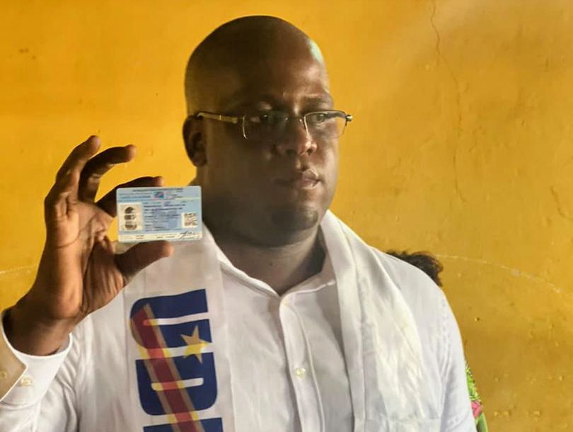 Enrôlement à Kasumbalesa: l’UDPS Christian Lumpungu obtient sa carte d’électeur et sensibilise la population à suivre son exemple