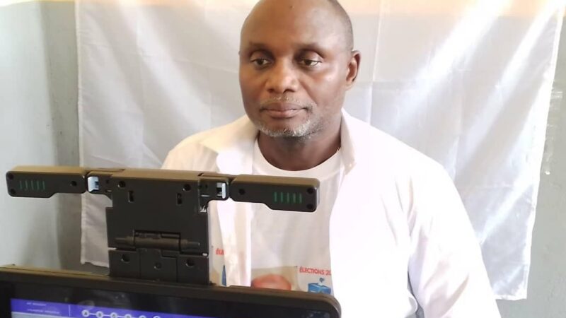 Kasaï oriental : le député national André Léon Tumba s’est enrôlé à Kaleya en territoire de Miabi