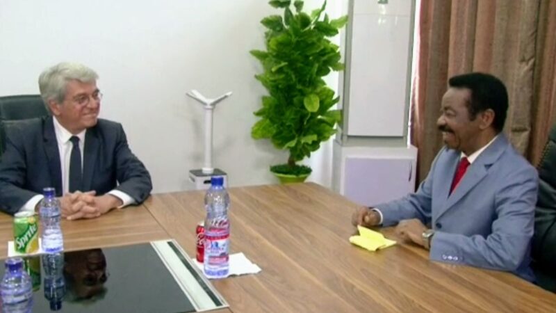Arrivée de Macron à Kinshasa : «la guerre à l’Est préoccupe la France » dit l’Ambassadeur français Bruno Aubert à Christophe Mboso