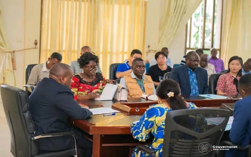 Kasaï oriental : le Gouverneur Patrick Mathias Kabeya enjoint à la Regideso de rendre l’eau disponible