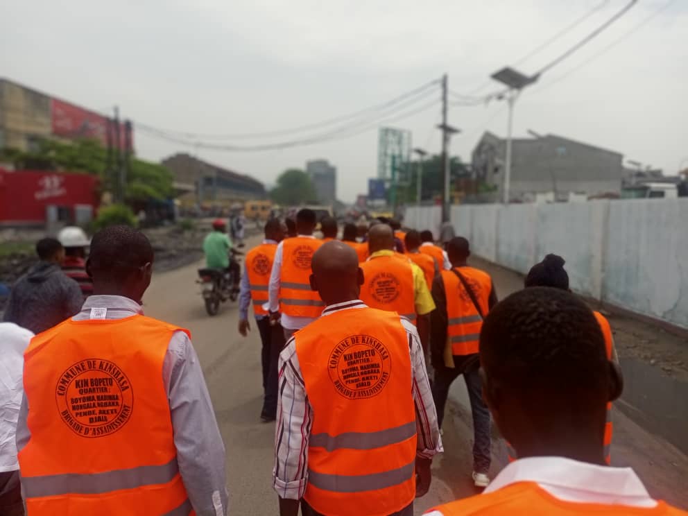 Kinshasa : le Bourgmestre de Kinshasa Bienvenu Mbalibi lance officiellement la brigade d’assainissement