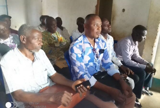 Kasaï oriental : le président fédéral de l’UDPS Mbujimayi Jean-Paul Mbwebwe remet les fiches d’adhésion aux présidents sectionnaires