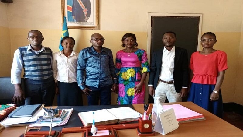 Kasai oriental : une délégation de l’Union des journalistes pour le développement reçue par le maire de Mbujimayi