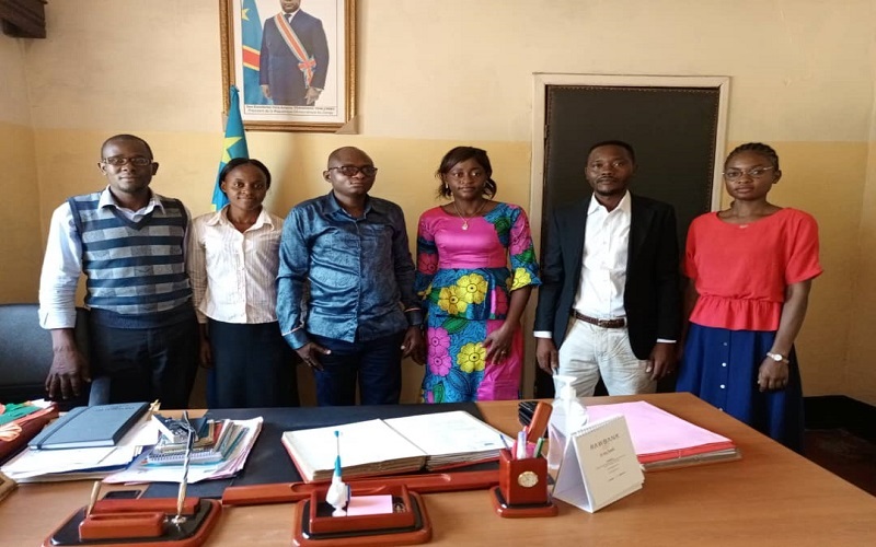 Kasai oriental : une délégation de l’Union des journalistes pour le développement reçue par le maire de Mbujimayi