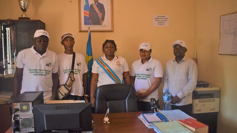 Kasaï oriental : une délégation de l’APCF présente à la Bourgmestre de Bipemba le projet de lutte contre les érosions
