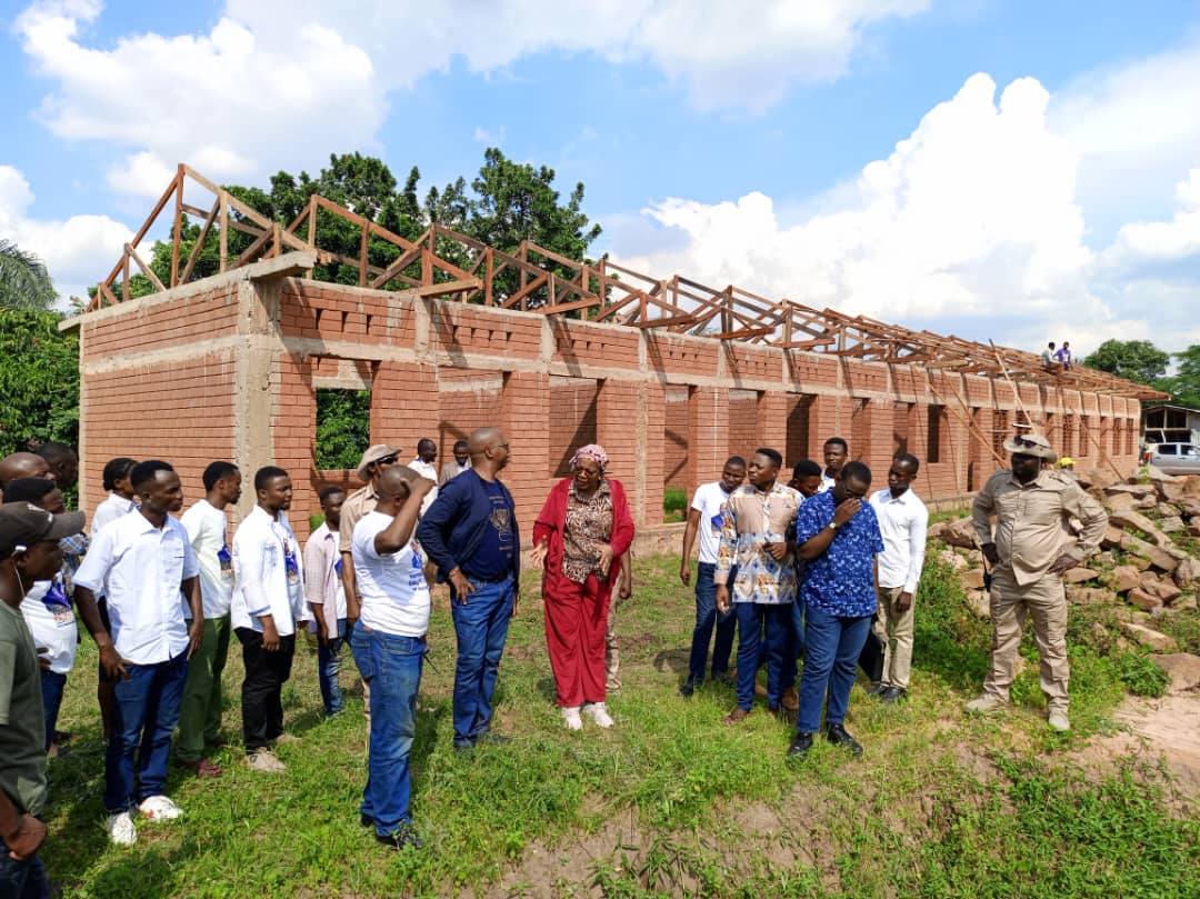 Kasaï oriental : une école moderne de 12 portes sort de terre à Kabeya Kamuanga sur fonds propres du Sénateur Eddy Mundela Kanku