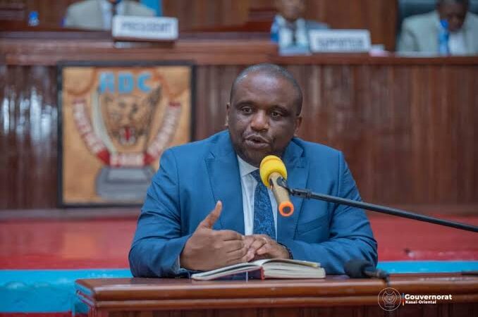 Kasaï oriental : à l’Assemblée provinciale, le Gouverneur Mathias Kabeya met de la lumière dans l’affaire de « deux comptes non déclarés»