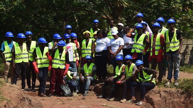 Kasaï oriental : lutte anti-érosive à Bipemba, Irène Mbalayi salue le travail réalisé par l’APCF sur le ravin Tshikulu