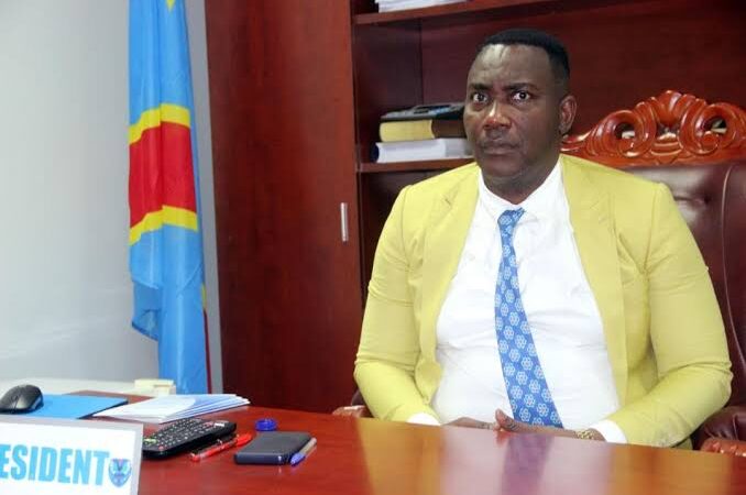 Kinshasa : visé par une motion de défiance, Godé Mpoyi attendu ce vendredi pour répondre aux préoccupations de députés provinciaux