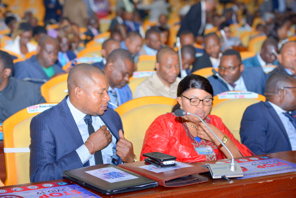 Kinshasa : table ronde sur l’état de siège au Nord-Kivu et en Ituri, Julie Kalenga Kabongo participe à la cérémonie de clôture