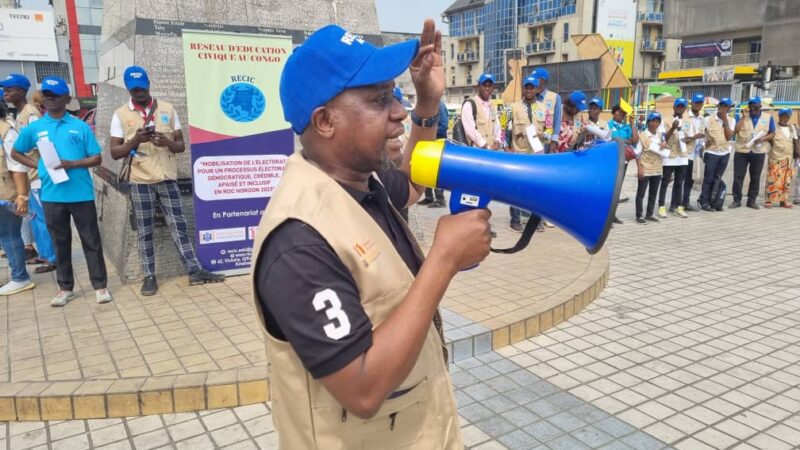 Kinshasa : la population de Kalamu sensibilisée sur l’opération de délivrance des duplicatas des cartes d’électeurs