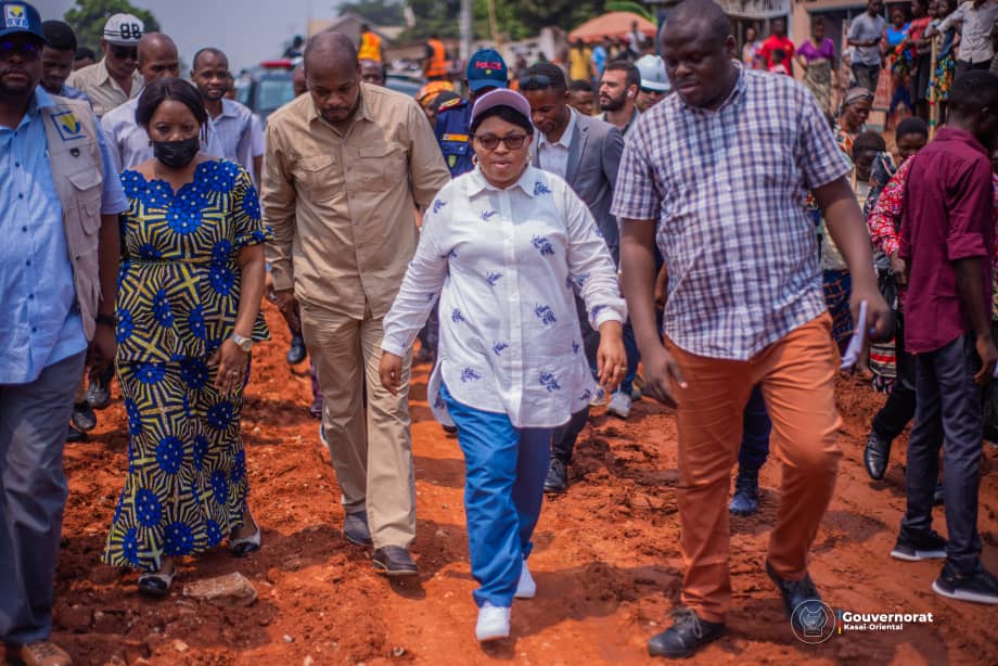 Kasaï oriental : la Gouverneure a.i Julie Kalenga a inspecté les travaux de modernisation de la RN1 et de lutte antiérosive à Bipemba