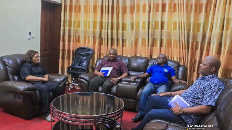 Kasaï oriental : la SNEL annonce à Julie Kalenga l’indemnisation des populations affectées par l’implantation des poteaux de Tubi Tubidi