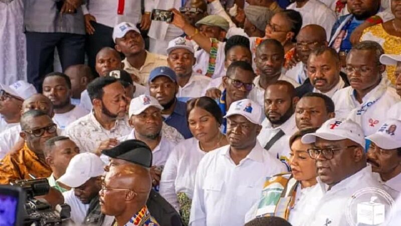 RDC : accompagné de ses principaux alliés, Félix Tshisekedi dépose sa candidature à la CENI