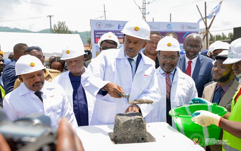 RDC : le ministre national des TPI Alexis Gisaro lance les travaux de construction des postes frontaliers à Uvira et Goma