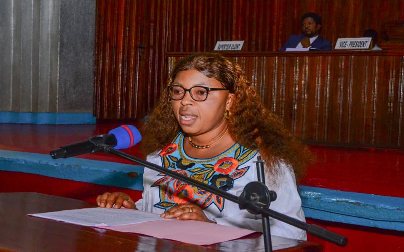 Kasaï oriental : Julie Kalenga a présenté aux députés provinciaux le projet de l’édit budgétaire exercice 2024