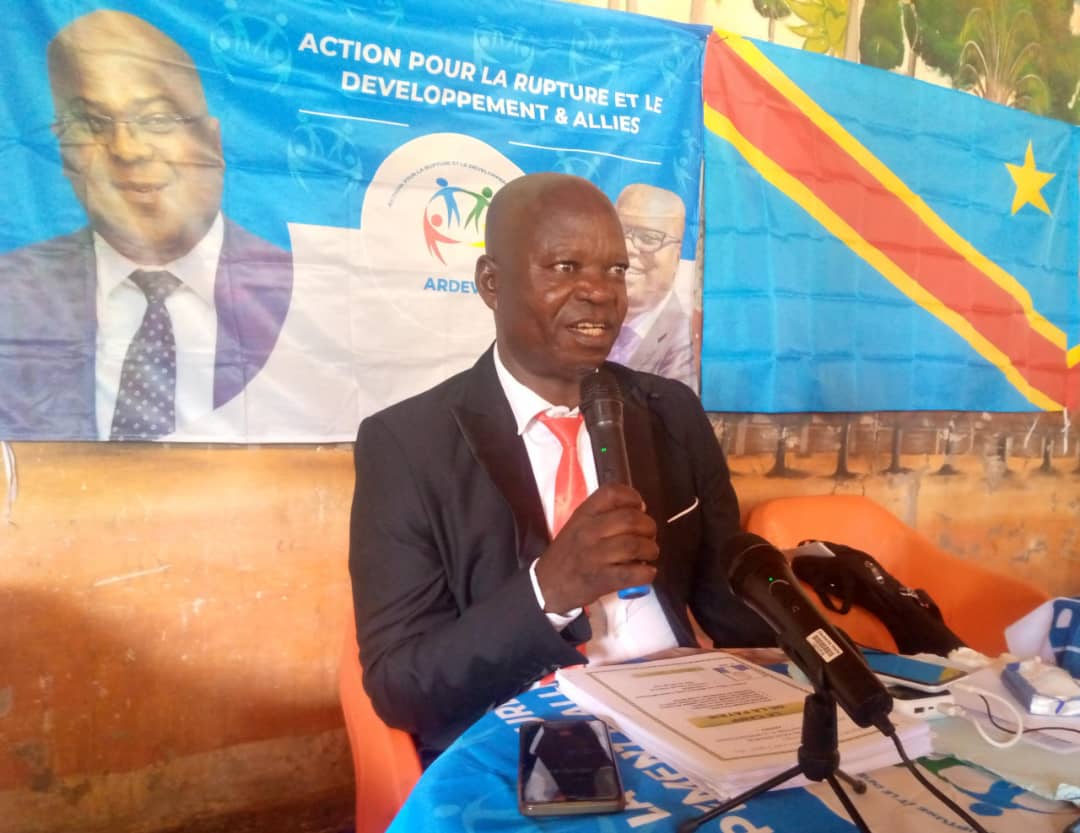 Kasaï oriental : M. Émile Colain Mukadi déplore l’affairisme politique en RDC et propose la suppression du Sénat