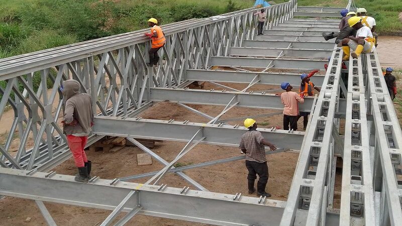 Kasaï oriental : les travaux d’érection du pont sur la rivière Movo Nkatshia