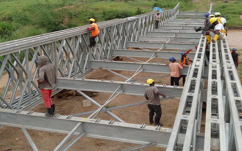 Kasaï oriental : les travaux d’érection du pont sur la rivière Movo Nkatshia