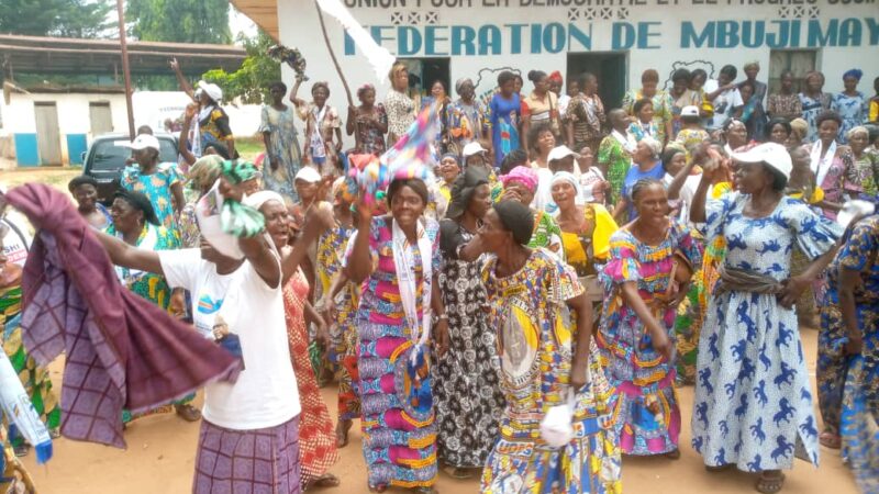 Kasaï oriental : les femmes de l’UDPS Tshisekedi réitèrent leur soutien à Jean-Paul Mbuebue Kapo