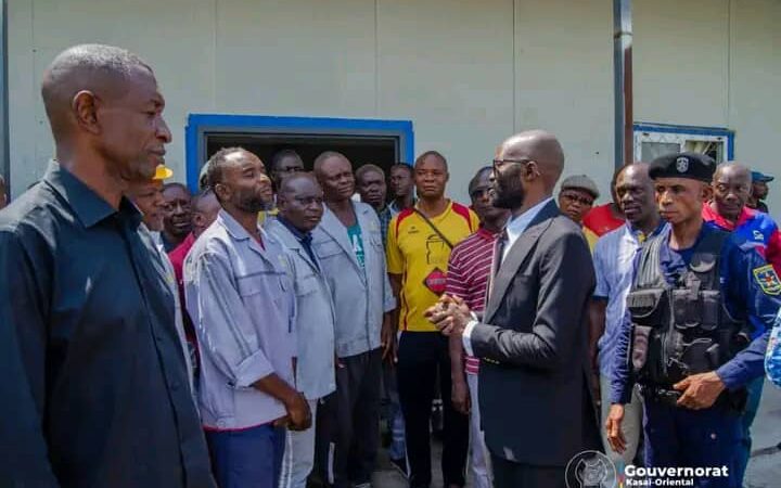 Kasaï oriental : Ananias Muzadi Kankonde promet des solutions au problème d’impaiement des agents de la SACIM