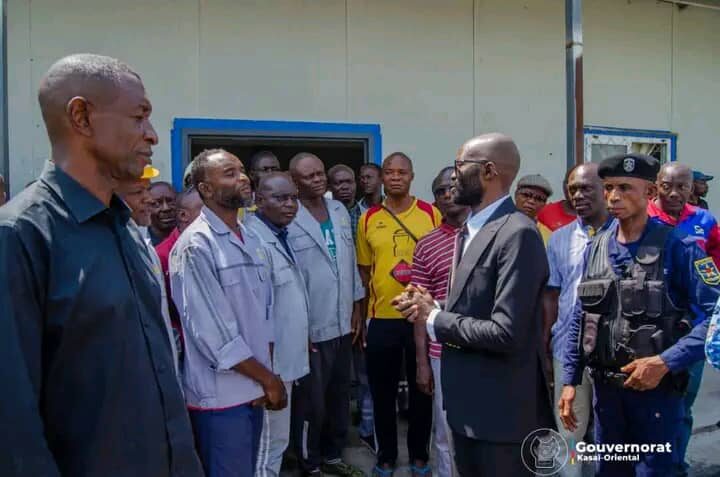 Kasaï oriental : Ananias Muzadi Kankonde promet des solutions au problème d’impaiement des agents de la SACIM