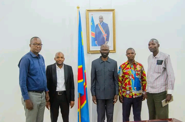 Kasaï oriental : le Gouverneur intérimaire Ananias Muzadi Kankonde renforce la coopération entre Miabi et Lupatapata
