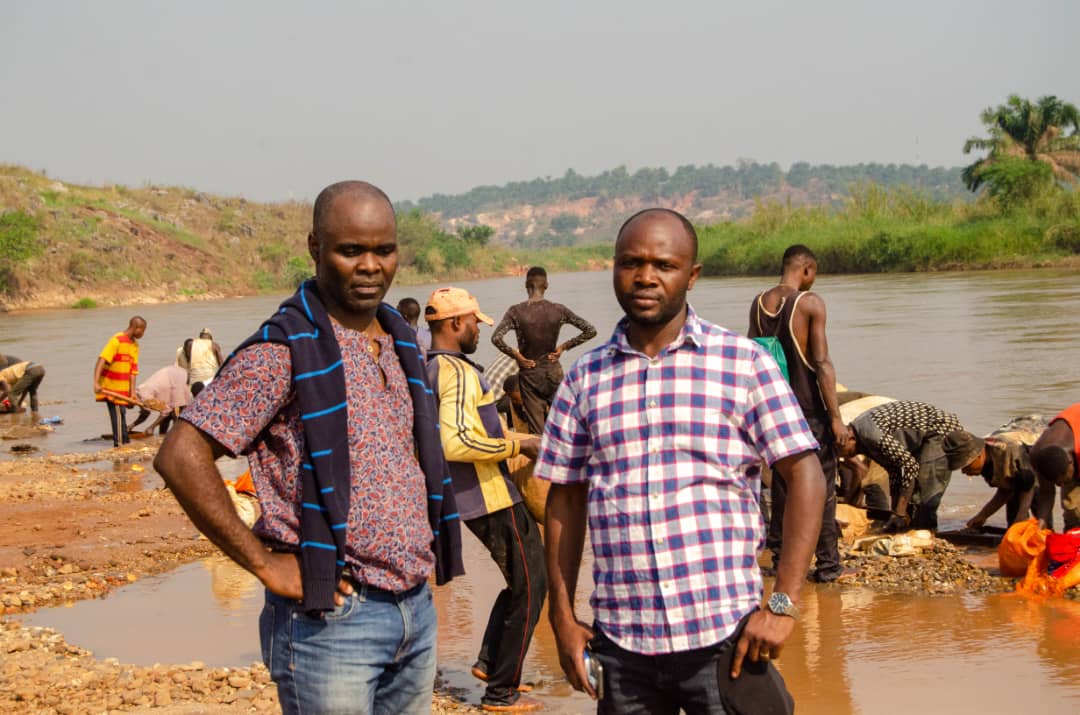 Kasaï oriental : le professeur Eliezer MAJAMBU et Symphorien ONGOLO chercheur à l’IRD en France visitent la mine de Bena Kabongo