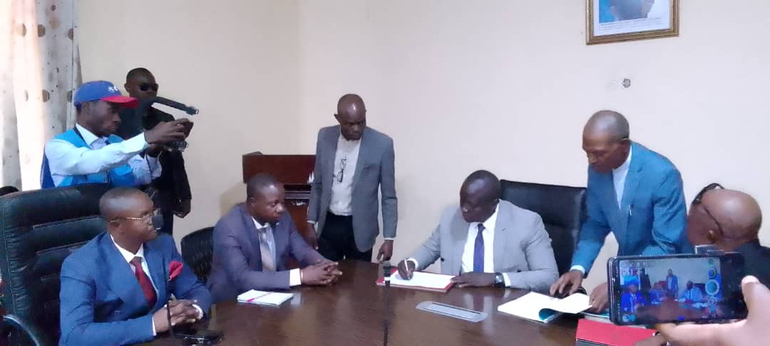 Kasaï : le Gouverneur  Crispin Mukendi  prend officiellement ses fonctions