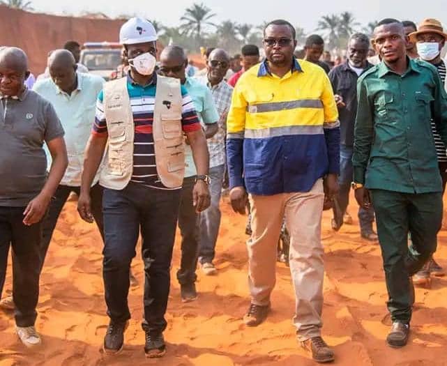 Kasaï oriental : le Gouverneur Jean-Paul Mbwebwa effectue la visite des chantiers