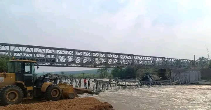 Kasaï oriental : installation réussie du pont sur la rivière Lubi, une promesse tenue par l’Office des Routes