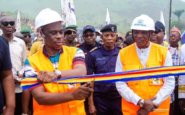 Kasaï oriental : Jean-Paul Mbuebua Kapo inaugure un pont stratégique sur la rivière Lubi