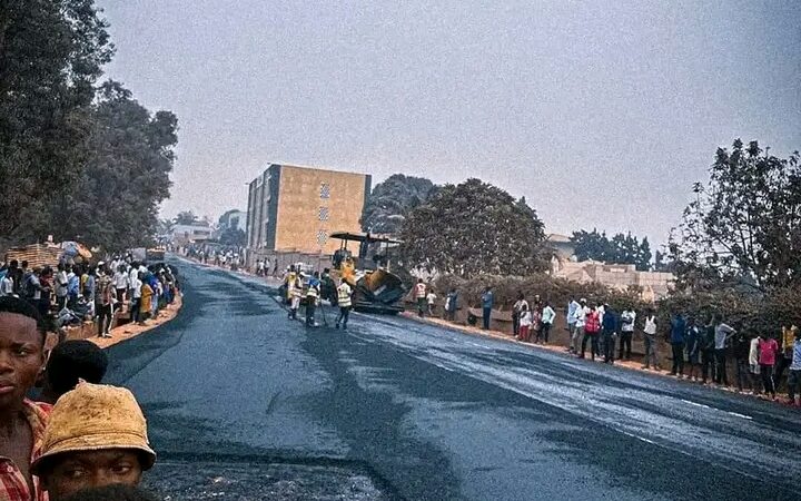 Kasaï oriental : une partie de l’avenue Cathédrale recouverte des macadam