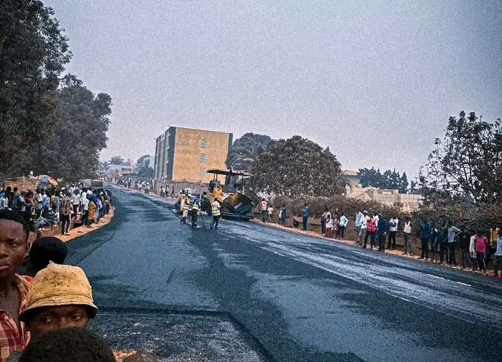 Kasaï oriental : une partie de l’avenue Cathédrale recouverte des macadam