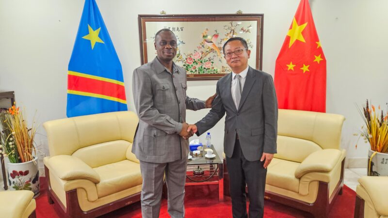 Diplomatie : Jean-Paul Mbuebua Kapo rencontre l’Ambassadeur chinois quelques jours avant son voyage en Chine