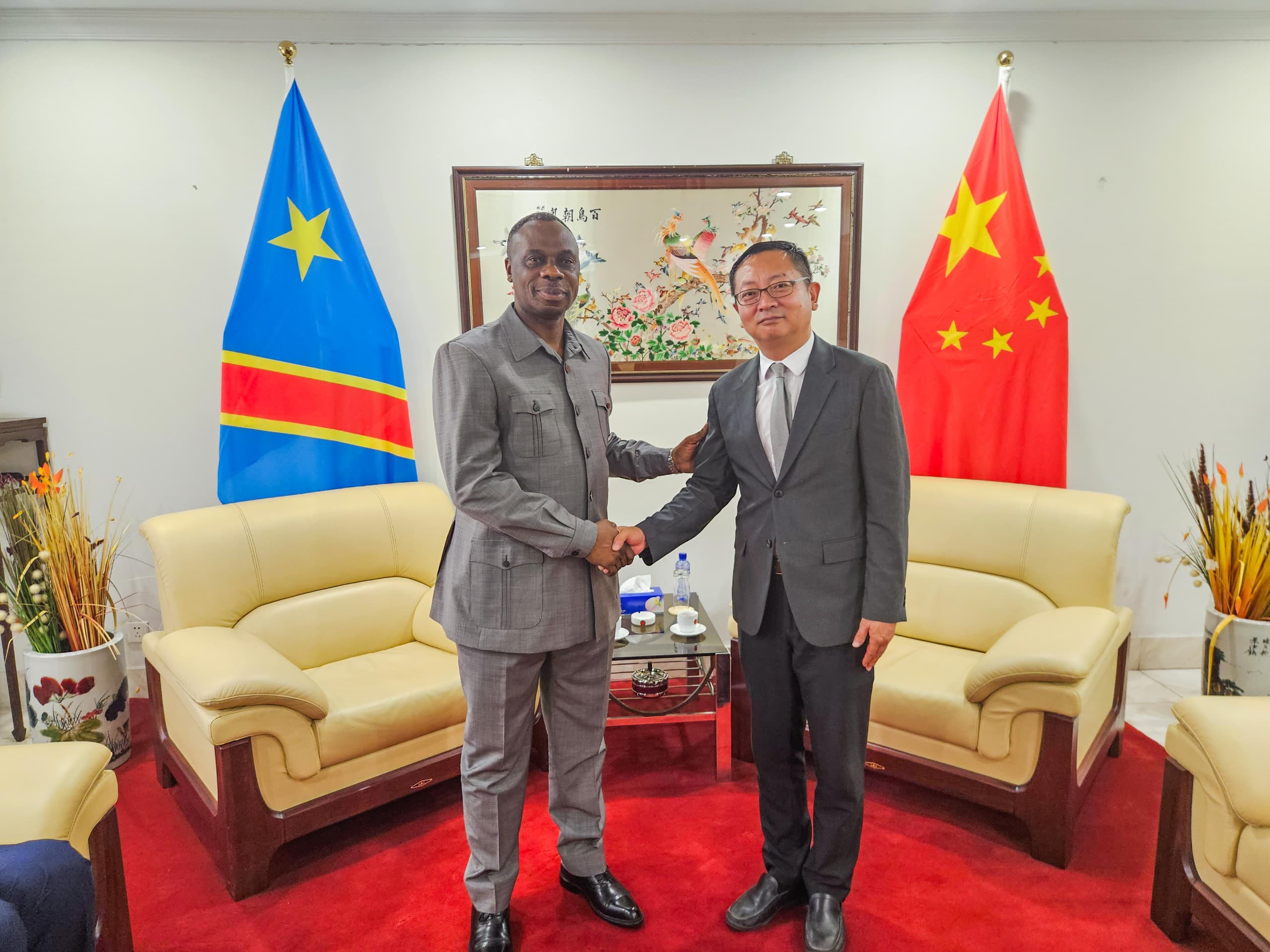 Diplomatie : Jean-Paul Mbuebua Kapo rencontre l’Ambassadeur chinois quelques jours avant son voyage en Chine