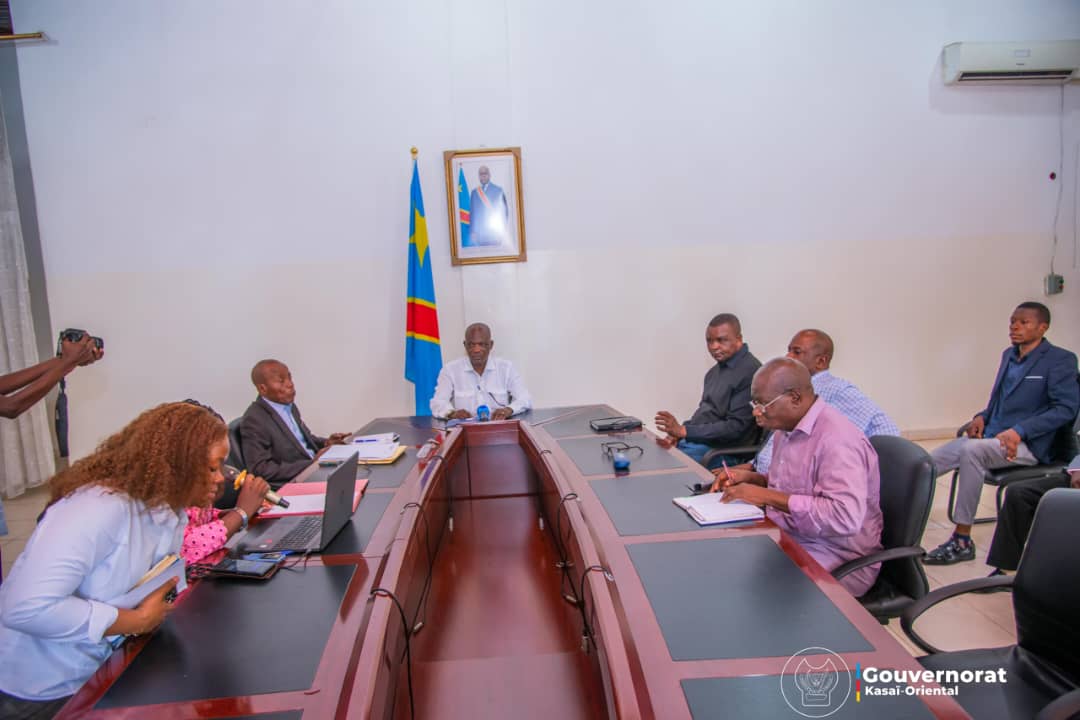 Kasai oriental : le vice-gouverneur Augustin Kayemba mobilise les acteurs éducatifs pour renforcer la formation des jeunes