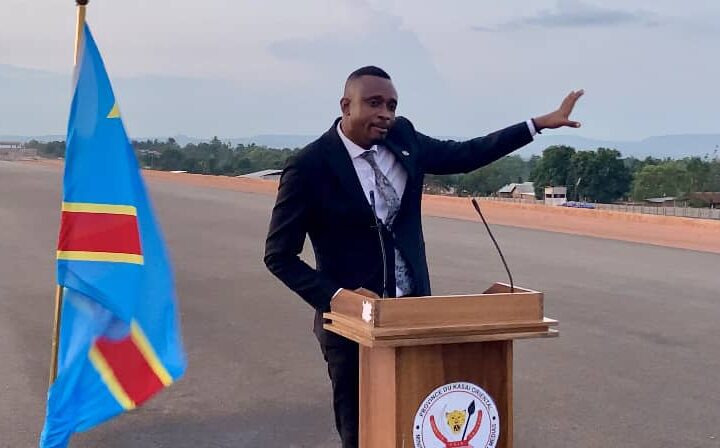 Modernisation de l’aéroport de Mbujimayi : « C’est une opportunité pour le Kasaï oriental, les habitants de Dodoma et Zaïre doivent le comprendre et céder l’espace » – Porte-parole du Gouvernement