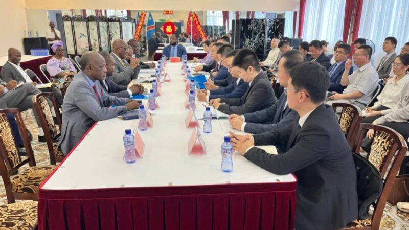 Kinshasa : Augustin Kayemba vante les richesses du Kasaï oriental aux investisseurs chinois