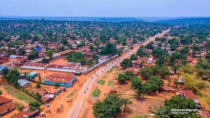 Kasaï oriental : l’élargissement de la RN1, du Rond-point Petrombu au pont Lubilanji se concrétise