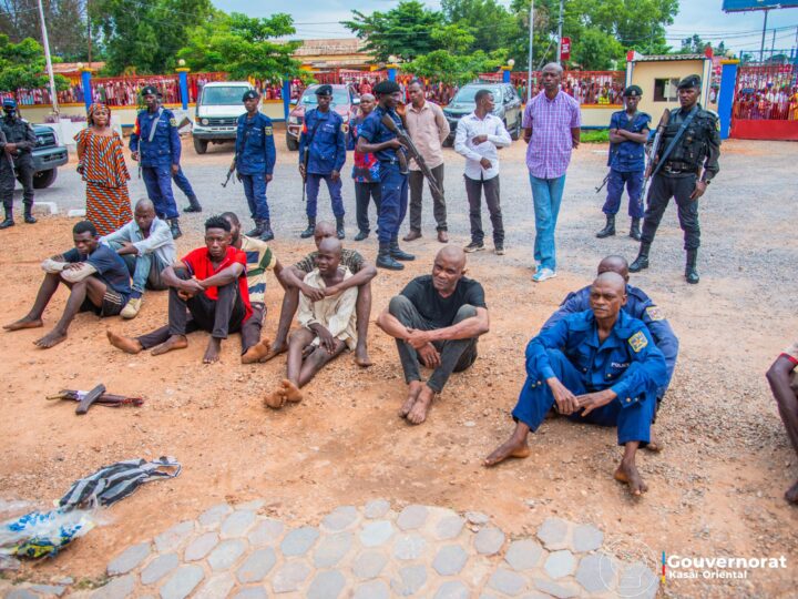 Kasaï oriental : Jean-Paul Mbwebwa Kapo annonce un procès public contre sept groupes de présumés criminels présentés par la police