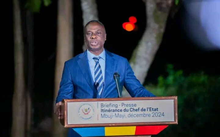 Kasaï oriental : censuré lors du meeting du Président Tshisekedi à Bonzola, le Gouverneur Jean-Paul Mbwebwa appelle Patrick Muyaya à corriger cette dérive
