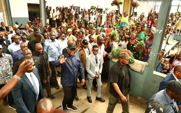 Kasaï : à Tshikapa, Félix Tshisekedi  visite le marché moderne