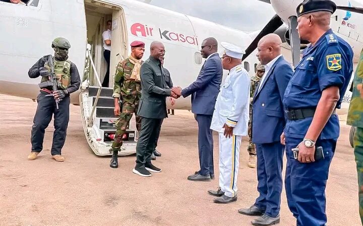Sankuru : Le VPM de la défense Guy Kabombo à Lodja pour sensibiliser les jeunes à s’enrôler dans les FARDC
