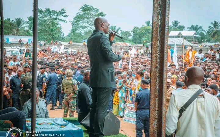 Sankuru : La jeunesse répond massivement à l’appel du Vice-Ministre de la Défense pour renforcer les FARDC