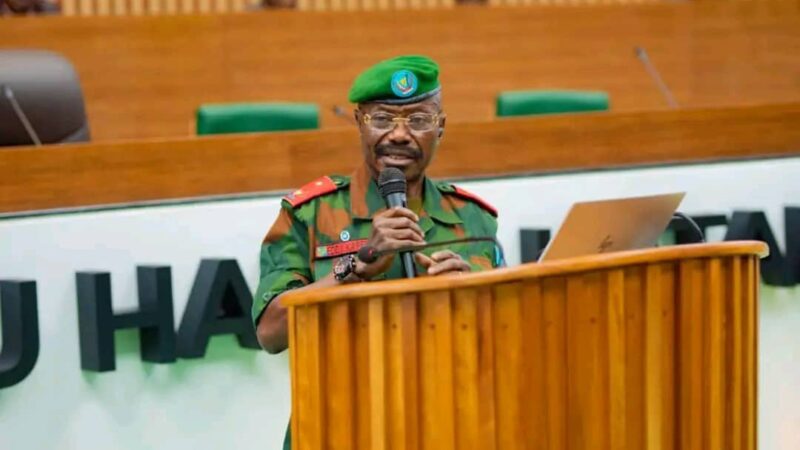 Agression Rwandaise: Eddy Kapend appelle à l&rsquo;unité au sein de l&rsquo;armée congolaise
