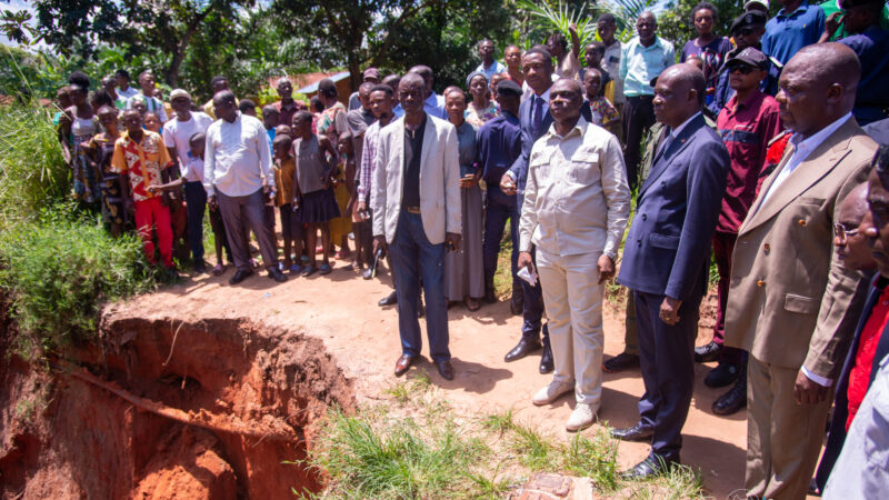Kasaï oriental : deux sites érosifs visités par le gouverneur Mbwebwa Kapo