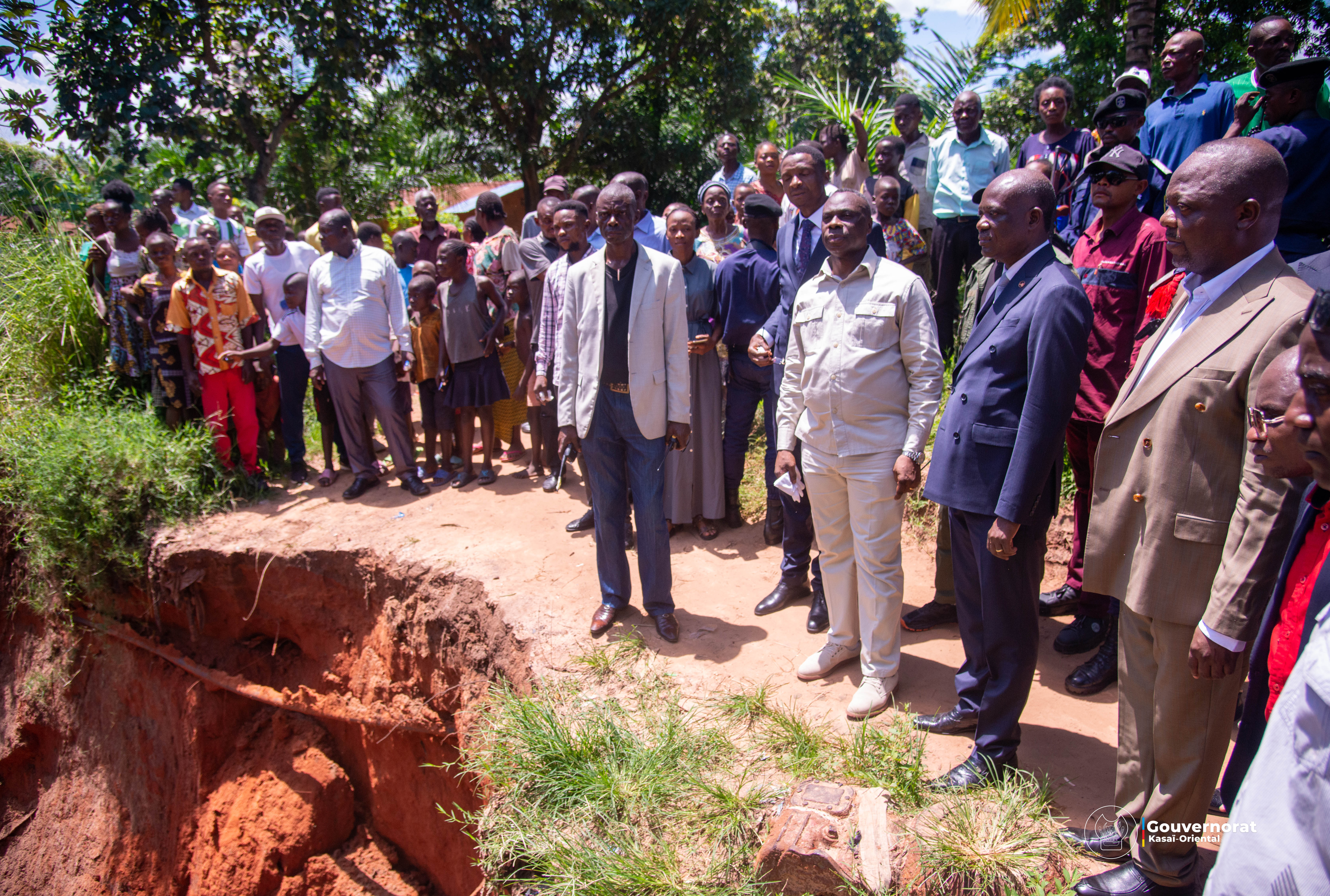 Kasaï oriental : deux sites érosifs visités par le gouverneur Mbwebwa Kapo