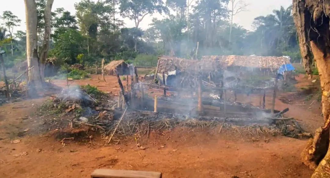 Ituri : Trois personnes tuées et plusieurs maisons incendiées à Banyali Tchabi par les ADF